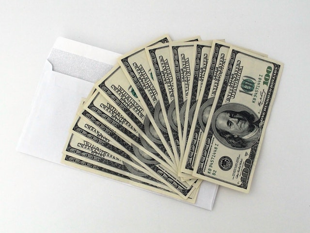 6-figure money expert jessica moorhouse